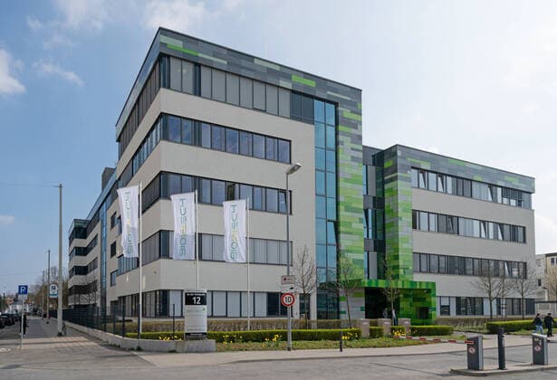 Feature Biontech 17 03 2020, Mainz Biontech, the Mainz-based specialist for immune therapies, is stepping up its global fight against the corona virus and reports rapid progress in the development of a vaccine. Meanwhile, around 7000 people in Germany have fallen ill with the virus. Company headquarters in Mainz, logos, brands, lettering, flags with lettering Mainz Rheinland Pfalz Germany