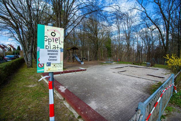 Kindergarten and playgrounds in Baden Württemberg closed Impressions of closed kindergartens and playgrounds in Ostfildern Ruit Kindergarten and playgrounds in Baden Württemberg closed due to coronavirus Impressions of the closed Brünnelesberg Kindergarten and playground next to it at the Brünnelesberg in Ostfildern Ruit , 73760 Ostfildern, Germany Copyright: 7aktuell.dex xMaxxRühle