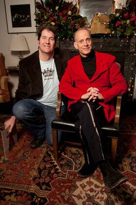 JINGLE BELL ROCKS!, from left: Mitchell Kezin, John Waters, 2013. Oscilloscope Pictures Courtesy Everett Collection Courtesy Everett Collection !ACHTUNG AUFNAHMEDATUM GESCHÃ„TZT! PUBLICATIONXNOTxINxCANxCHNxFRAxITAxJPNxNORxPOLxRUSxESPxUKxUSA Copyright: xCourtesyxEverettxCollectionx MCDJIBE EC004