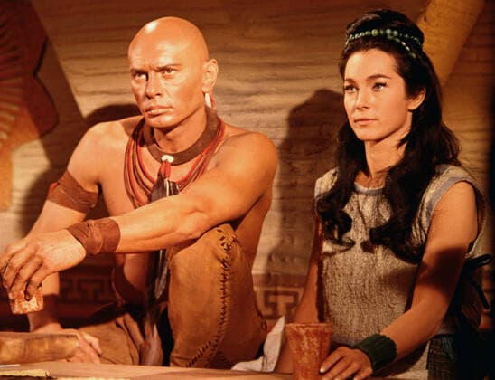 KINGS OF THE SUN, Yul Brynner, Shirley Anne Field, 1963 Courtesy Everett Collection !ACHTUNG AUFNAHMEDATUM GESCHÃ„TZT! PUBLICATIONXNOTxINxCANxCHNxFRAxITAxJPNxNORxPOLxRUSxESPxUKxUSA Copyright: xCourtesyxEverettxCollectionx MCDKIOF EC052