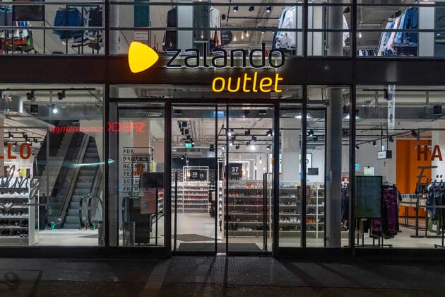 DEU, Germany, Baden Württemberg, Stuttgart, 17 03 2020 Store of the online mail-order company Zalando in the city of Stuttgart On 1200 square meters of sales area, the primary objective is to bring returns to women and men True to the motto shout for luck or schick˜s back , every second delivery from Zalando is returned by the customer