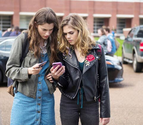 MA, from left: Diana Silvers, McKaley Miller, 2019. ph: Anna Kooris Universal courtesy Everett Collection null !ACHTUNG AUFNAHMEDATUM GESCHÃ„TZT! PUBLICATIONXNOTxINxCANxCHNxFRAxITAxJPNxNORxPOLxRUSxESPxUKxUSA Copyright: xUniversal CourtesyxEverettxCollectionx MCDMAAA EC028