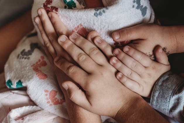 Close up detail of whole family s hands holding newborn son in hospita San Diego, CA, United States ,model released, Symbolfoto CR_KESM200220-261049-01