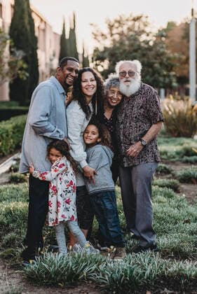 Traditional Family Portrait of Multigenerational Family Standing San Diego, CA, United States ,model released, Symbolfoto CR_KESM200224-295585-01