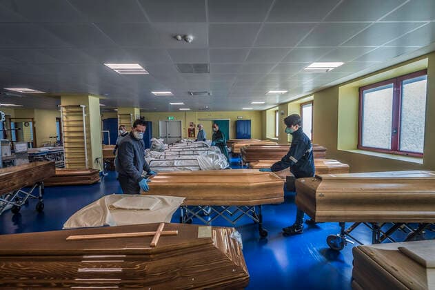 Ponte San Pietro Bergamo. Mortuary Chamber of the Ponte San Pietro Hospital in the Province of Bergamo the area in Italy where the highest number of infections was recorded by COVID19 Coronavirus In the photo, the hospital gym was used as a Mortuary Chamber in the absence of places (Carlo Cozzoli Fotogramma, Ponte San Pietro Bergamo - 2020-03-18) p.s. la foto e utilizzabile nel rispetto del contesto in cui e stata scattata, e senza intento diffamatorio del decoro delle persone rappresentate  Copyright: xCarloxCozzolix xFOTOGRAMMAx