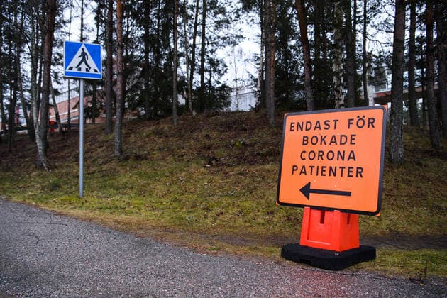 200318 Sign for Corona patients at Karolinska Huddinge due to the spread of Covid 19 on March 18, 2020 in Stockholm,  Copyright: SIMONxHASTEGARD 47078934st