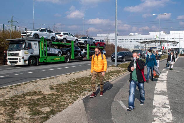 Employees last morning shift of Czech car-maker Skoda Auto leave Skoda Auto s plant in Kvasiny, Czech Republic, after decision to shutdown of the plant in relation to coronavirus outbreak, on March 18, 2020. (CTKxPhoto DavidxTanecek) CTKPhotoP202003180708001 TAD 016