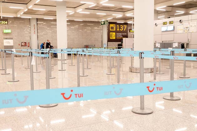 Coronavirus Airport Palma de Mallorca 18 03 2020, ESP, Spain, Mallorca, Palma Empty Check in counter of TUI Palma de Mallorca Mallorca Spain