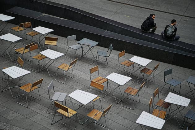 200318 Empty tables at Times Square as the Coronavirus, COVID-19, outbreak continues on March 18, 2020 in New York, NY, USA. Across the city businesses, schools and places of work have been shutting down, leading to empty streets and quiet neighborhoods. Photo: Joel Marklund BILDBYRAN kod JM 88127 bbeng coronavirus covid-19 virus corona sjukdom *** 200318 Empty tables at Times Square as the Coronavirus, COVID 19, outbreak continues on March 18, 2020 in New York, NY, USA Across the city businesses, schools and places of work have been shutting down, leading to empty streets and quiet neighborhoods Photo Joel Marklund BILDBYRAN kod JM 88127 bbeng coronavirus covid 19 virus corona sjukdom,  Copyright: JOELxMARKLUND 47079800st