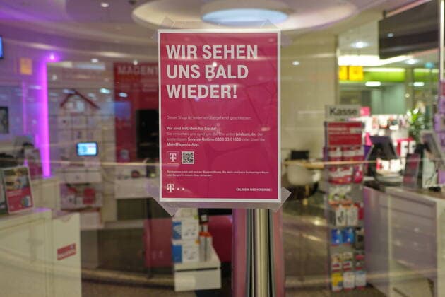 93 Telekom Shop closed, GESCHLOSSENE GESCHLESCHAFT, Ring Center, Berlin, 18 03 2020 , because of the corona virus, standstill in public life because of the respiratory disease, COVID 19, is caused by the virus SARS CoV 2 and is now called COVID 19 Epidemic, pandemic, Berlin Germany, germany Copyright: xPOP-EYE ChristianxBehringx POP-EYE_CoronaKrise_15001425