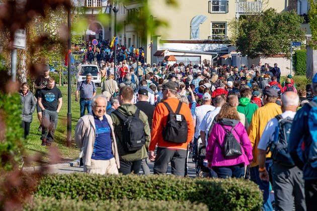 Crowds to the MDR Easter walk 2019 in Bad Frankenhausen People of all ages walk together around Bad Frankenhausen Copyright xVIADATAx xHolgerxJohnx, Bad Frankenhausen Thuringia Germany