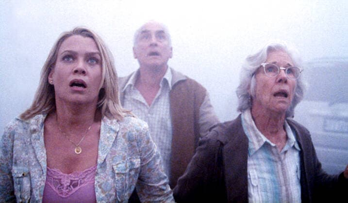 THE MIST, Laurie Holden, Jeffrey DeMunn, Frances Sternhagen, 2007. Weinstein Company courtesy Everett Collection Weinstein Company Courtesy Everett Collection !ACHTUNG AUFNAHMEDATUM GESCHÃ„TZT! PUBLICATIONXNOTxINxCANxCHNxFRAxITAxJPNxNORxPOLxRUSxESPxUKxUSA Copyright: xWeinsteinxCompany CourtesyxEverettxCollectionx MCDMIST EC042