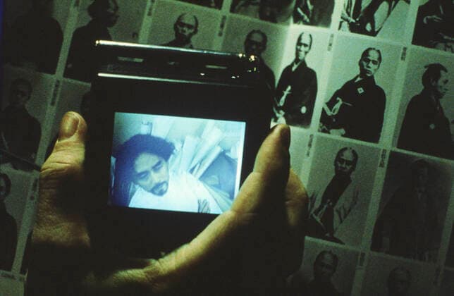 NOTEBOOK ON CITIES AND CLOTHES, (aka AUFZEICHNUNGEN ZU KLEIDERN UND STADTEN), Yohji Yamamoto (in video image), 1989, (c) Impuls-Film Hans-Joachim Flebbe Co. courtesy Everett Collection Impuls-Film Hans-Joachim Flebbe Co. courtesy Everett Collection !ACHTUNG AUFNAHMEDATUM GESCHÃ„TZT! PUBLICATIONXNOTxINxCANxCHNxFRAxITAxJPNxNORxPOLxRUSxESPxUKxUSA Copyright: xCourtesyxEverettxCollectionx MCDNOON EC001