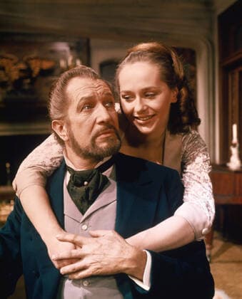 THE OBLONG BOX, Vincent Price, Hilary Dwyer, 1969 Courtesy Everett Collection !ACHTUNG AUFNAHMEDATUM GESCHÃ„TZT! PUBLICATIONXNOTxINxCANxCHNxFRAxITAxJPNxNORxPOLxRUSxESPxUKxUSA Copyright: xCourtesyxEverettxCollectionx MCDOBBO EC001