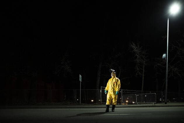 A man in a protective suit checks the body temperature of travellers entering the country at the German-Polish border in Goerlitz, 19 03 2020 In the night of 14 03 to 15 03 the borders between Germany and Poland and the Czech Republic were closed to contain the spread of corona virus Goerlitz Germany Copyright: xFlorianxGaertner photothek.netx