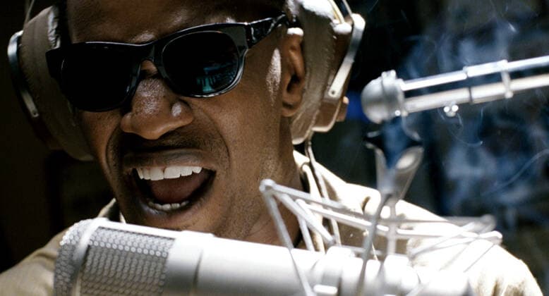 OSCARS. Bester Hauptdarsteller. PreistrÃ¤ger 2001-2010 RAY, Jamie Foxx, 2004, (c) Universal courtesy Everett Collection Universal Courtesy Everett Collection !ACHTUNG AUFNAHMEDATUM GESCHÃ„TZT! PUBLICATIONXNOTxINxCANxCHNxFRAxITAxJPNxNORxPOLxRUSxESPxUKxUSA Copyright: xUniversal CourtesyxEverettxCollectionx MCDRAYY EC025