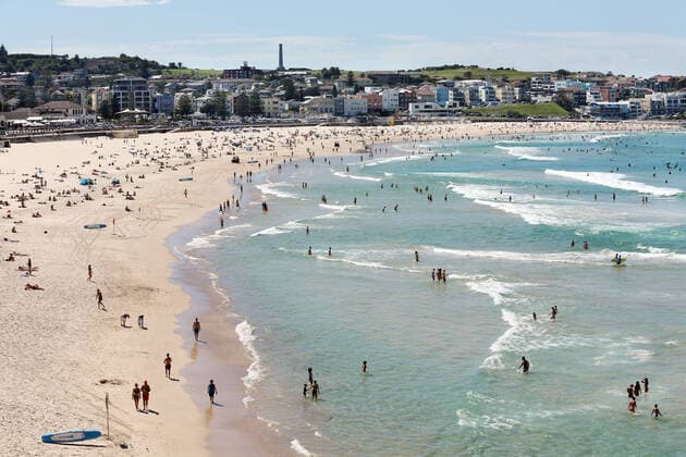 BONDI BEACH SOCIAL DISTANCING RULES, Beachgoers are seen at Bondi Beach despite the threat of Coronavirus (COVID-19) in Sydney, Friday, March 20, 2020. ( NO ARCHIVING, EDITORIAL USE ONLY, NO USE IN BOOKS WITHOUT CONSENT SYDNEY NSW AUSTRALIA  Copyright: xJOHNxFOTIADISx 20200320001458341369