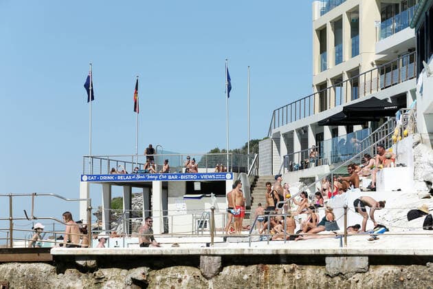 BONDI BEACH SOCIAL DISTANCING RULES, Swimmers are seen at Bondi Icebergs Pool despite despite the threat of Coronavirus (COVID-19) in Sydney, Friday, March 20, 2020. ( NO ARCHIVING, EDITORIAL USE ONLY, NO USE IN BOOKS WITHOUT CONSENT SYDNEY NSW AUSTRALIA  Copyright: xJOHNxFOTIADISx 20200320001458341382