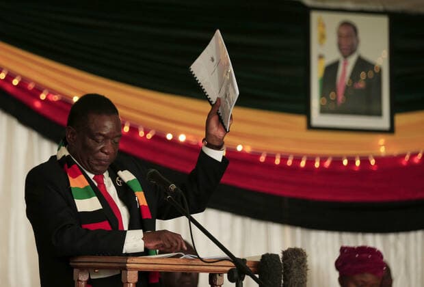 Bilder des Jahres 2020, News 03 März News Bilder des Tages (200319) -- HARARE, March 19, 2020 (Xinhua) -- Zimbabwean President Emmerson Mnangagwa addresses the launching ceremony for the country s preparedness and response plan against COVID-19, in Harare, Zimbabwe, March 19, 2020. Zimbabwean President Emmerson Mnangagwa on Thursday thanked China and other countries for the support they have rendered to Zimbabwe as it steps up its preparedness to combat coronavirus (COVID-19). (Photo by Shaun Jusa Xinhua) ZIMBABWE-HARARE-COVID-19-PRESIDENT-CHINA-SUPPORT 