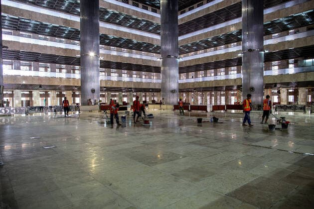 March 20, 2020, Ceintral Jakarta, Jakarta, Indonesia: Jakarta, Indonesia, 20 March 2020 : Condition at Istiqlal Mosque the biggest mosque in south east asia as there is no friday pray, changing to only zuhur pray without so many people attend. Indonesia Ulama Councill declared an emergency situation due to corona virus spreading, for two weeks friday pray at mosque cancelled in all over Indonesia. Ceintral Jakarta Indonesia - ZUMAh128 20200320_zap_h128_006 Copyright: xDonalxHusnix