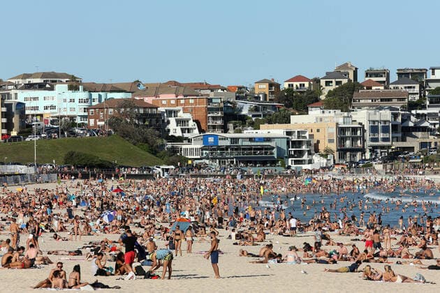 BONDI BEACH SOCIAL DISTANCING RULES, Beachgoers are seen at Bondi Beach despite the threat of Coronavirus (COVID-19) in Sydney, Friday, March 20, 2020. ( NO ARCHIVING, EDITORIAL USE ONLY, NO USE IN BOOKS WITHOUT CONSENT SYDNEY NSW AUSTRALIA  Copyright: xJOHNxFOTIADISx 20200320001458374772