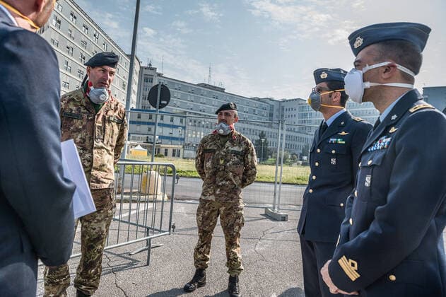 Cremona. Samaritan s Purse American NGO with the help of the Italian Air Force performs the final preparations for the field tents in front of the Cremona Hospital and inauguration with Giulio Gallera (Carlo Cozzoli Fotogramma, Ponte San Pietro - Bergamo - 2020-03-20) p.s. la foto e utilizzabile nel rispetto del contesto in cui e stata scattata, e senza intento diffamatorio del decoro delle persone rappresentate  Copyright: xCarloxCozzolix xFOTOGRAMMAx