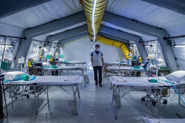 News Bilder des Tages Cremona. Samaritan s Purse American NGO with the help of the Italian Air Force performs the final preparations for the field tents in front of the Cremona Hospital and inauguration with Giulio Gallera In the photo the tent with the beds for intensive care (Carlo Cozzoli Fotogramma, Ponte San Pietro - Bergamo - 2020-03-20) p.s. la foto e utilizzabile nel rispetto del contesto in cui e stata scattata, e senza intento diffamatorio del decoro delle persone rappresentate  Copyright: xCarloxCozzolix xFOTOGRAMMAx
