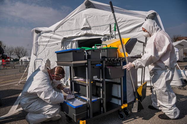 Cremona. Samaritan s Purse American NGO with the help of the Italian Air Force performs the final preparations for the field tents in front of the Cremona Hospital and inauguration with Giulio Gallera (Carlo Cozzoli Fotogramma, Ponte San Pietro - Bergamo - 2020-03-20) p.s. la foto e utilizzabile nel rispetto del contesto in cui e stata scattata, e senza intento diffamatorio del decoro delle persone rappresentate  Copyright: xCarloxCozzolix xFOTOGRAMMAx