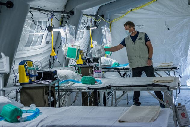 Cremona. Samaritan s Purse American NGO with the help of the Italian Air Force performs the final preparations for the field tents in front of the Cremona Hospital and inauguration with Giulio Gallera In the photo the tent with the beds for intensive care (Carlo Cozzoli Fotogramma, Cremona - 2020-03-20) p.s. la foto e utilizzabile nel rispetto del contesto in cui e stata scattata, e senza intento diffamatorio del decoro delle persone rappresentate  Copyright: xCarloxCozzolix xFOTOGRAMMAx