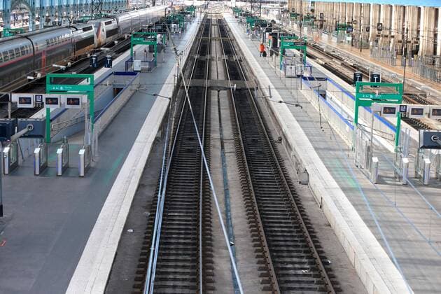 gare st jean NEWS : Crise sanitaire mondiale et la pandemie du Coronavirus Covid19 en France - Bordeaux - 20 03 2020 MarcdeTienda Panoramic 