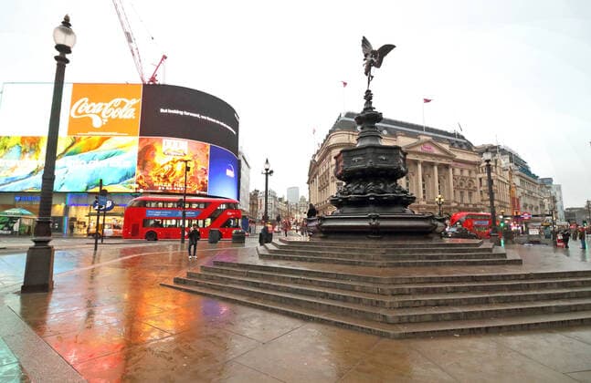 March 19, 2020, London, United Kingdom: View of a deserted Piccadilly Circus public space amid Coronavirus threats in London..UK Government is drawing up plans to enforce closure of restaurants, bars and cinemas in the capital and restrict use of public transport. The expected London Lock down has already seen large empty spaces where tourists usually gather and deserted streets around landmarks due to the threat of a further spread of coronavirus. London United Kingdom - ZUMAs197 20200319_zaa_s197_290 Copyright: xKeithxMayhewx