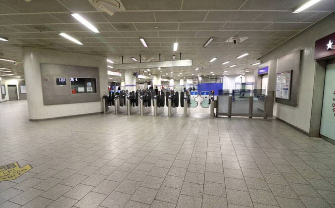 Empty Streets of London - coronavirus outbreak 2020 London, UK. London St Pancras International station. Large empty spaces where tourists usually gather and deserted streets around landmarks due to the threat of a further spread of coronavirus -COVID-19 . London 19th March 2020 LMK73-J6378-200320 