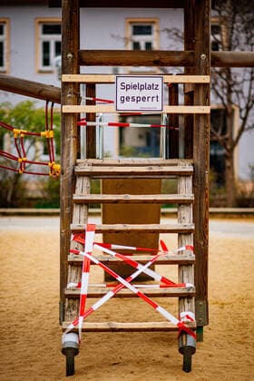 Erfurt , 20 03 2020 , Coronavirus in Erfurt , Erfurt closes sales outlets and restaurants to contain the coronavirus Image Erfurt closes playgrounds to contain the coronavirus