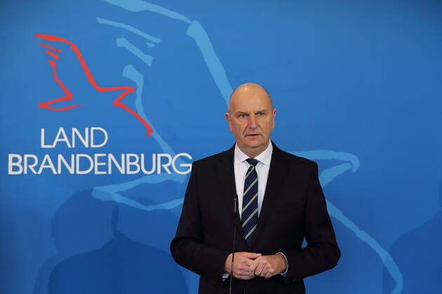 Minister President Dietmar Woidke SPD speaks at a press conference on the current situation regarding coronavirus, State Chancellery, Potsdam, 20 March 2020 Brandenburg PK Coronavirus