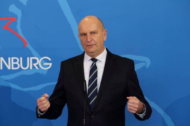 Minister President Dietmar Woidke SPD speaks at a press conference on the current situation regarding coronavirus, State Chancellery, Potsdam, 20 March 2020 Brandenburg PK Coronavirus