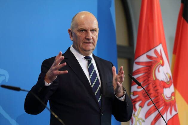 Minister President Dietmar Woidke SPD speaks at a press conference on the current situation regarding coronavirus, State Chancellery, Potsdam, 20 March 2020 Brandenburg PK Coronavirus