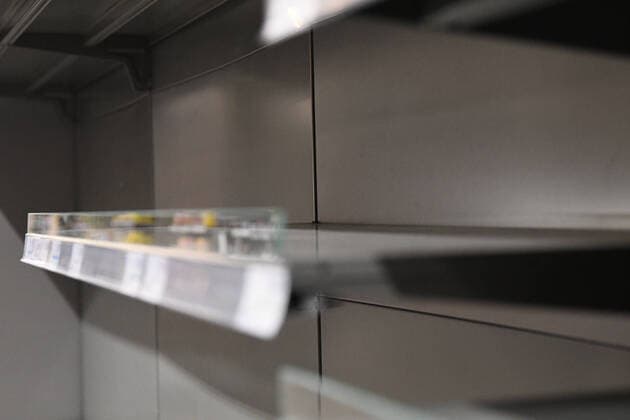 Empty shelves, coronavirus hamster purchases and empty supermarkets everywhere Shelves in Aalen, Bild Products such as toilet paper, cake rolls, noodles, rice or even rusk and durable canned food are sold out in many places Due to the high demand for durable food, empty shelves are often found Aalen Baden Württemberg Germany Aalen Copyright: x xonw-images.de JasonxTschepljakowx