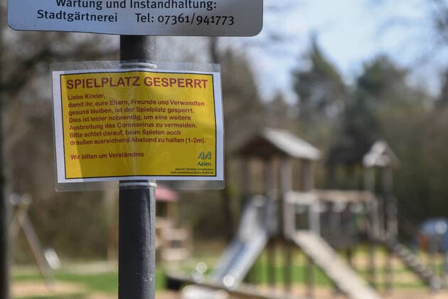 Playground closed, A deserted playground in Aalen is closed To contain the Corona Pandemic, all playgrounds in Baden Württemberg have been closed Aalen Baden Württemberg Germany Aalen Copyright: x xonw-images.de JasonxTschepljakowx