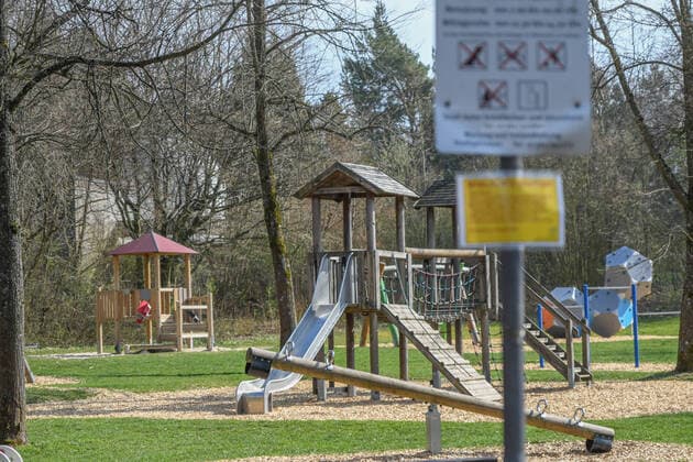 Playground closed, A deserted playground in Aalen is closed To contain the Corona Pandemic, all playgrounds in Baden Württemberg have been closed Aalen Baden Württemberg Germany Aalen Copyright: x xonw-images.de JasonxTschepljakowx