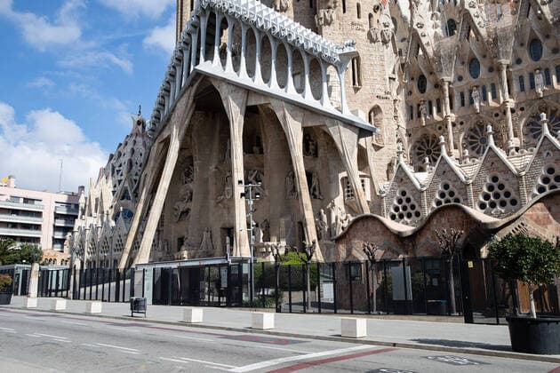 March 20, 2020, Barcelona, BARCELONA, SPAIN: The Basilic of Sagrada Familia closed to public during the lockdown of the population of Barcelona to combat the coronavirus. In Barcelona, Spain, March 20 on 2020. Barcelona SPAIN - ZUMAa181 20200320_zaa_a181_092 Copyright: xXavixBonillax