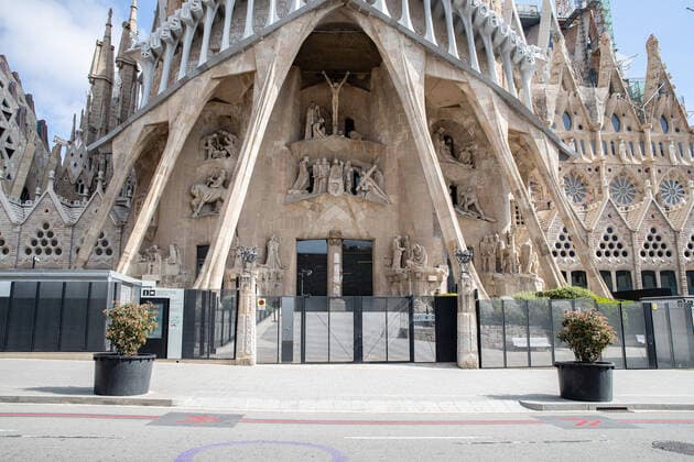 March 20, 2020, Barcelona, BARCELONA, SPAIN: The Basilic of Sagrada Familia closed to public during the lockdown of the population of Barcelona to combat the coronavirus. In Barcelona, Spain, March 20 on 2020. Barcelona SPAIN - ZUMAa181 20200320_zaa_a181_094 Copyright: xXavixBonillax