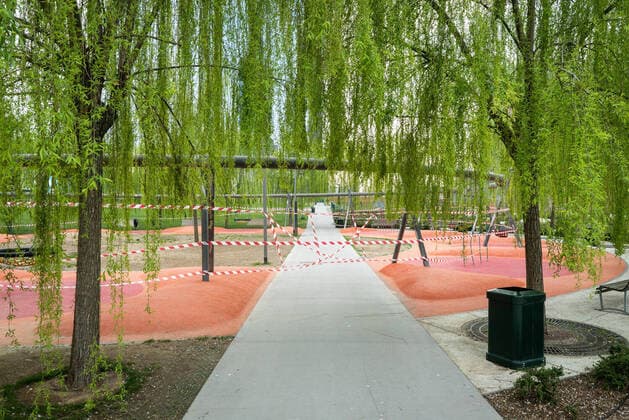 Milan park library of desert trees. Games and public spaces cordoned off (Stefano De Grandis Fotogramma, Milan - 2020-03-20) p.s. la foto e utilizzabile nel rispetto del contesto in cui e stata scattata, e senza intento diffamatorio del decoro delle persone rappresentate  Copyright: xStefanoxDexGrandisx xFOTOGRAMMAx
