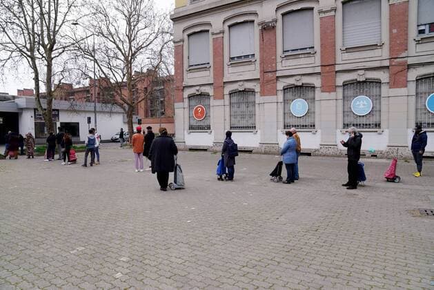 Milan, Coronavirus, Crowd of people at the Lidl Supermarket in Via Giambellino, respecting the regulations against coronavirus (Duilio Piaggesi Fotogramma, Milan - 2020-03-20) p.s. la foto e utilizzabile nel rispetto del contesto in cui e stata scattata, e senza intento diffamatorio del decoro delle persone rappresentate  Copyright: xDuilioxPiaggesix xFOTOGRAMMAx