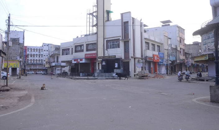 India: Curfew after COVID-19 positive cases A empty view of market in Bhilwara. Rajasthan Government declared curfew in the city after six tested postive for COVID-19 to prevent further spread of the disease. Bhilwara Rajashan India Copyright: SumitxSaraswat