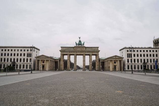 (200320) -- BERLIN, March 20, 2020 -- Photo taken on March 20, 2020 shows a view of the Brandenburg Gate in Berlin, capital of Germany. The number of COVID-19 cases in Germany has increased by 2,958 within one day to 13,957, the German federal disease control agency Robert Koch Institute (RKI) announced on Friday. ) GERMANY-BERLIN-COVID-19-CASES RenxKe 