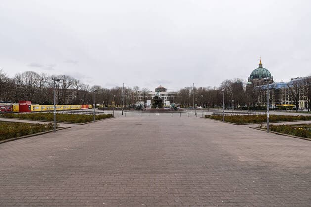 The Neptune Fountain at the time of Covid 19 The square around the Berlin Neptune Fountain, where otherwise hundreds of passers-by are on the move at this time of year, hardly visited The coronavirus and the associated infection protection measures ensure that places that are otherwise so heavily frequented appear to be extinct , Berlin Berlin Deutschland Mitte