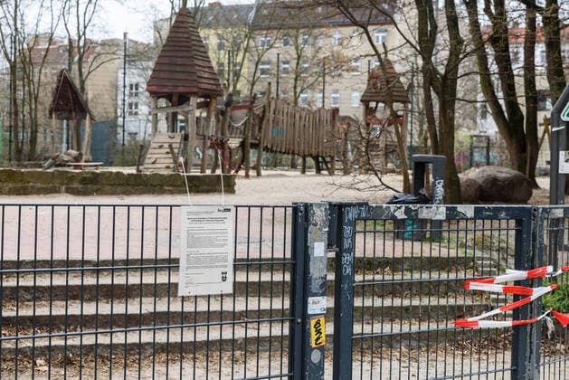 Playground in Berlin Kreuzberg closed due to Covid 19 In order to slow down a further erratic spread of the Covid 19 virus, the district of Kreuzberg Friedrichshain has also closed its playgrounds indefinitely as of today, 20 March 2020, Berlin Berlin Deutschland Kreuzberg