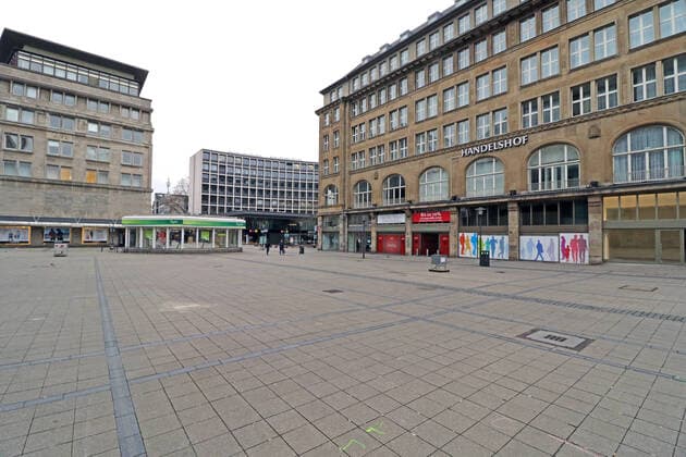 Fear of the coronavirus Hardly anyone is out and about on the streets and squares of the city of Essen, which are otherwise very busy at weekends, since the outbreak of the coronavirus and the call to stay home Essen North Rhine-Westphalia Germany City Centre