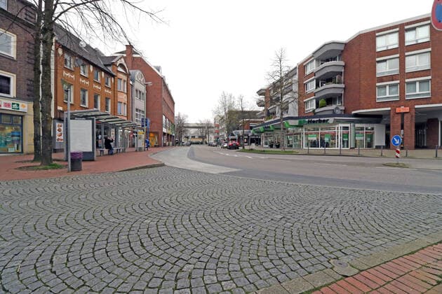 Fear of the coronavirus Hardly anyone is out and about on the streets and squares of the city of Essen, which are otherwise very busy at weekends, since the outbreak of the coronavirus and the call to stay home Essen North Rhine-Westphalia Germany Steele