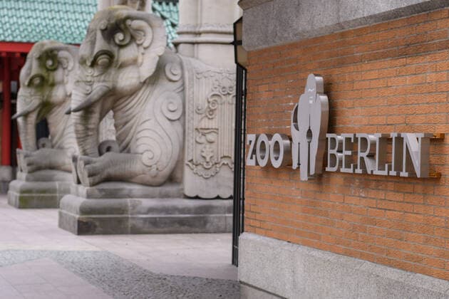 Coronavirus, Impressions from Berlin Germany, Berlin 20 03 2020 The picture shows the Berlin Zoo logo at the main entrance Berlin Berlin Germany